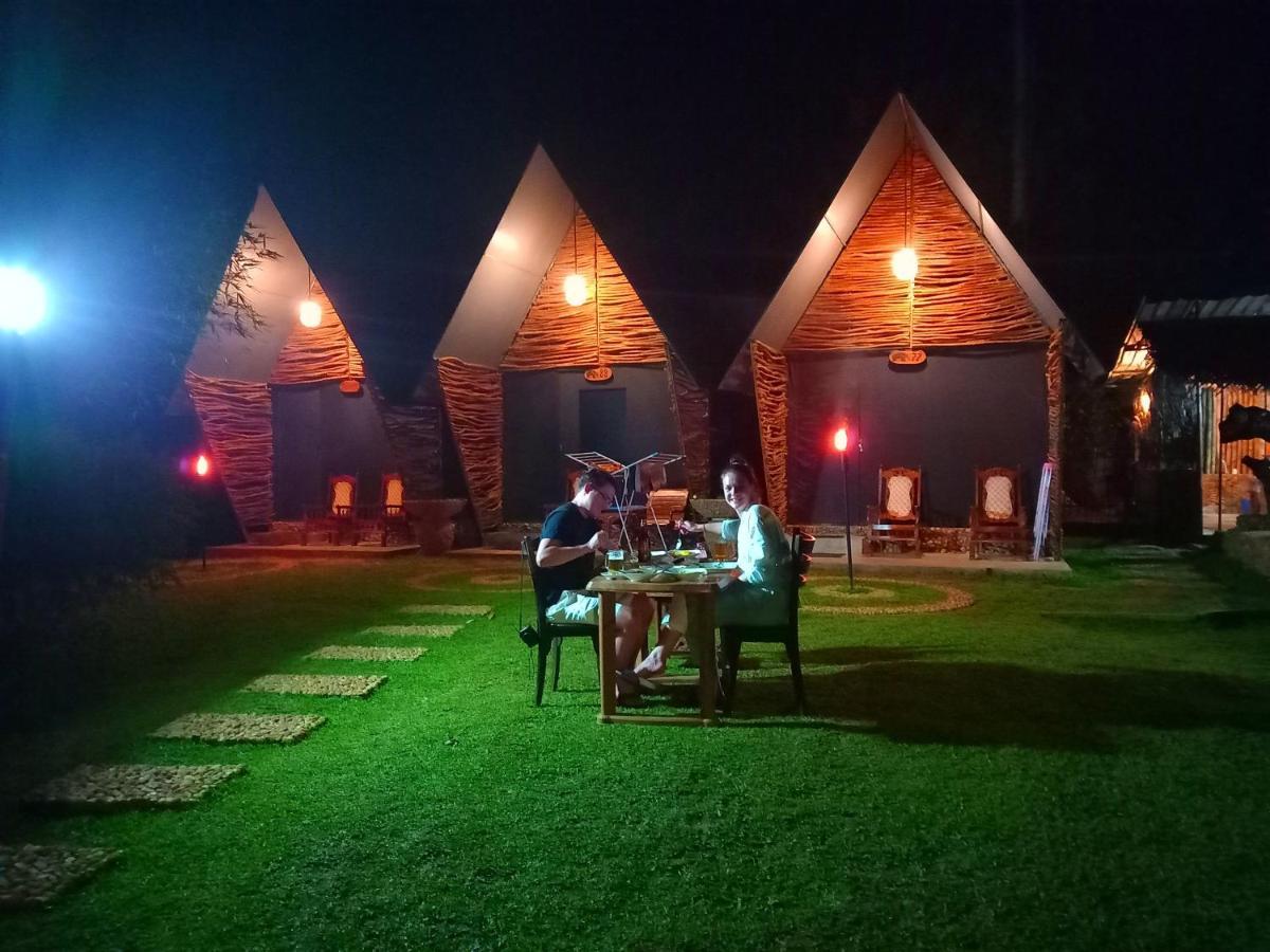 Atha Safari Resort & Riverside Camping อุดาวาลาเว ภายนอก รูปภาพ