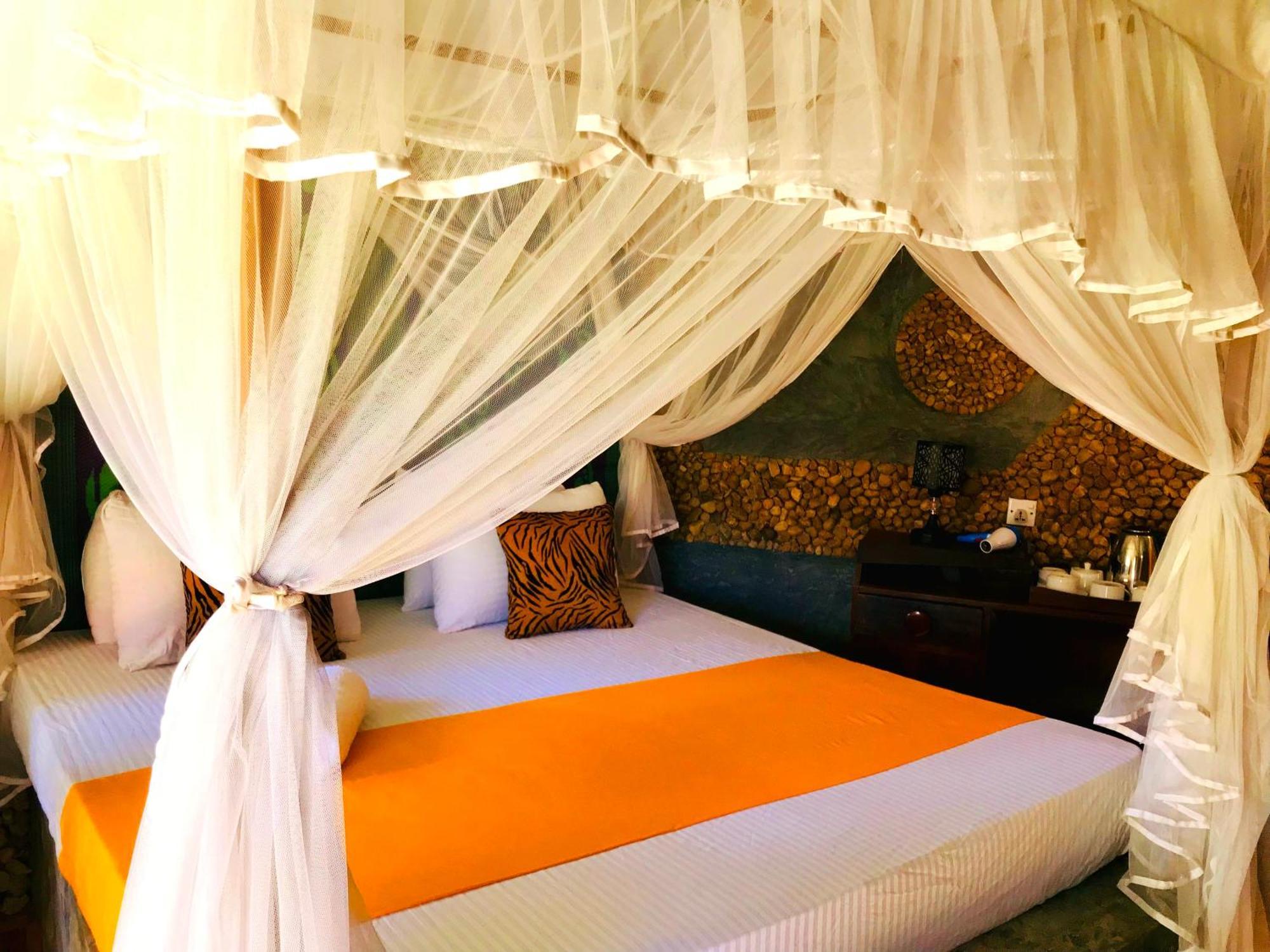 Atha Safari Resort & Riverside Camping อุดาวาลาเว ภายนอก รูปภาพ