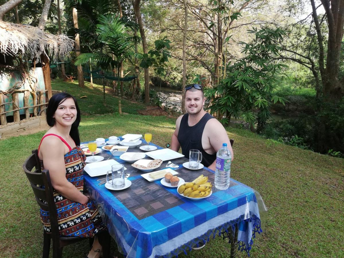 Atha Safari Resort & Riverside Camping อุดาวาลาเว ภายนอก รูปภาพ