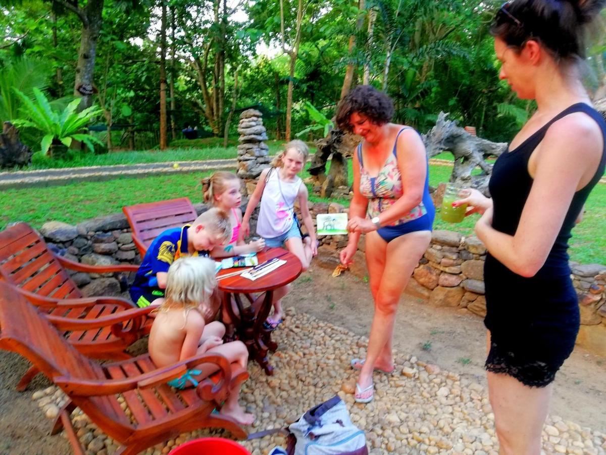 Atha Safari Resort & Riverside Camping อุดาวาลาเว ภายนอก รูปภาพ