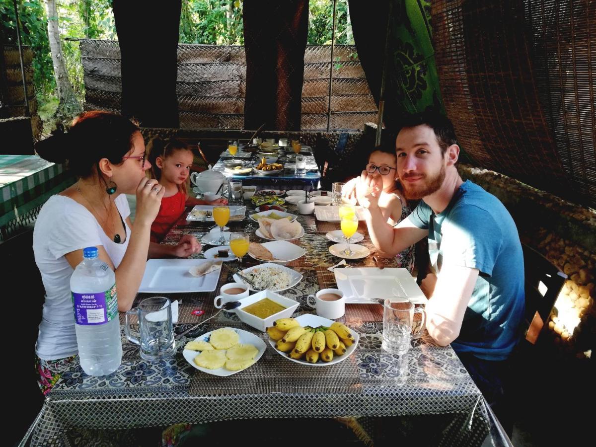 Atha Safari Resort & Riverside Camping อุดาวาลาเว ภายนอก รูปภาพ