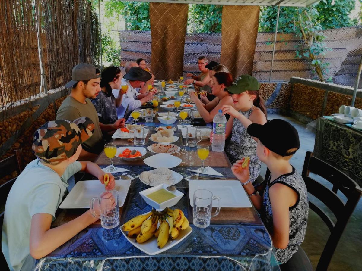 Atha Safari Resort & Riverside Camping อุดาวาลาเว ภายนอก รูปภาพ